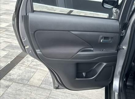 Mitsubishi - Outlander