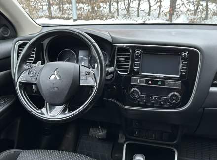 Mitsubishi - Outlander
