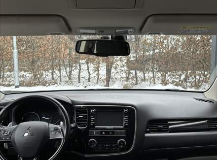 Mitsubishi - Outlander