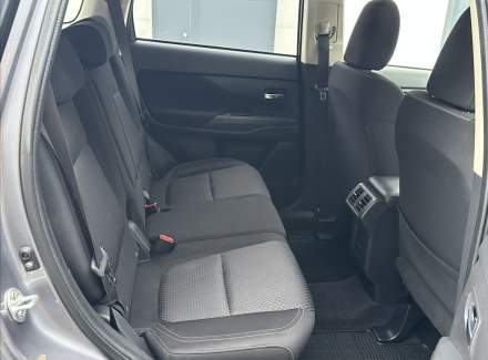 Mitsubishi - Outlander