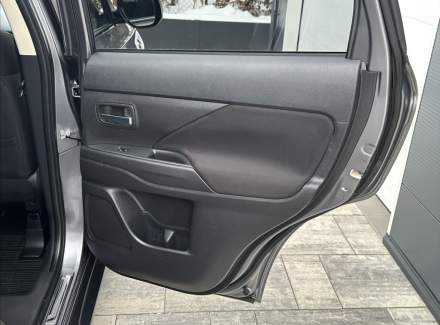 Mitsubishi - Outlander