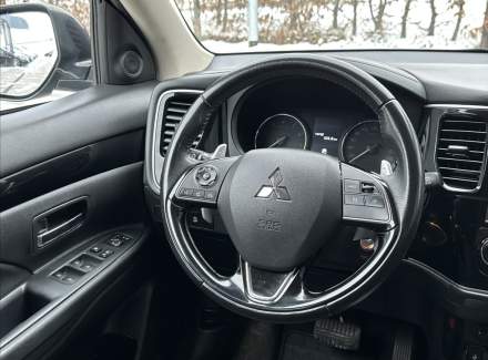 Mitsubishi - Outlander
