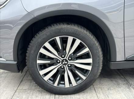 Mitsubishi - Outlander