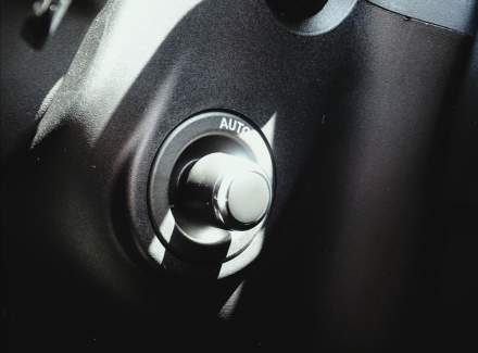 Land Rover - Range Rover Velar