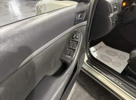 Toyota - Avensis