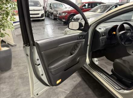 Toyota - Avensis