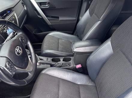 Toyota - Auris