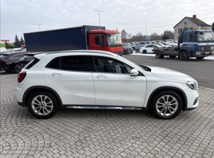 Mercedes-Benz - GLA