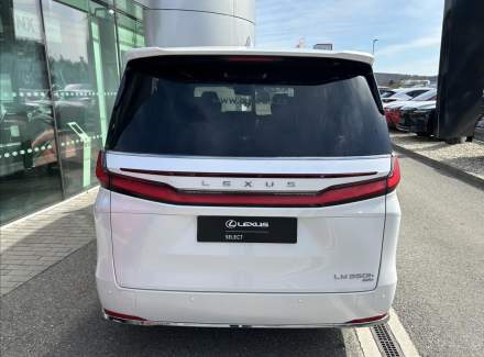 Lexus - LM