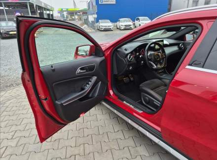 Mercedes-Benz - GLA