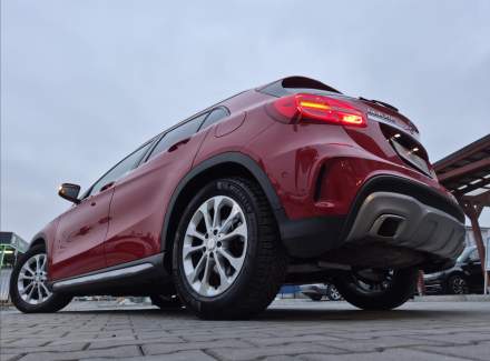 Mercedes-Benz - GLA