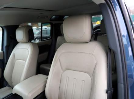 Land Rover - Defender