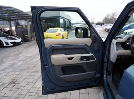 Land Rover - Defender