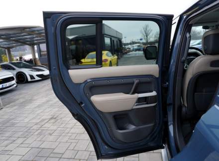 Land Rover - Defender