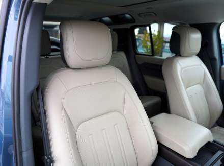 Land Rover - Defender