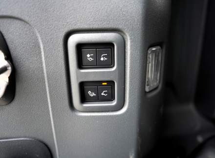 Land Rover - Defender