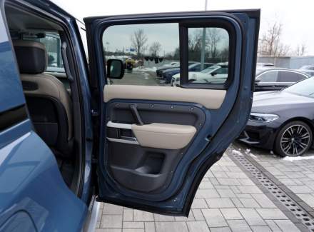 Land Rover - Defender