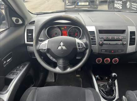 Mitsubishi - Outlander