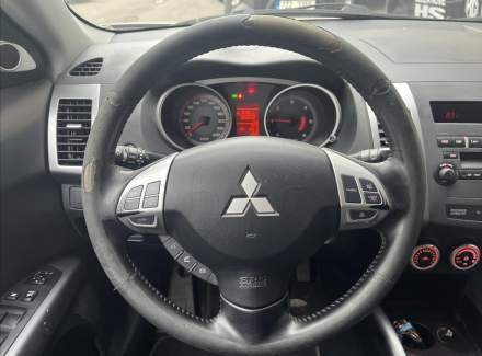 Mitsubishi - Outlander