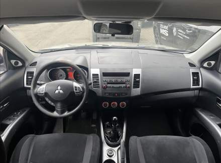 Mitsubishi - Outlander