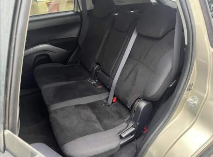 Mitsubishi - Outlander