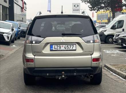 Mitsubishi - Outlander