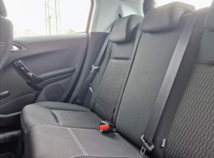 Peugeot - 208