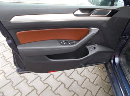 Volkswagen - Passat