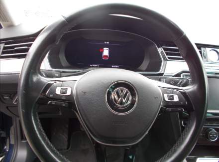 Volkswagen - Passat