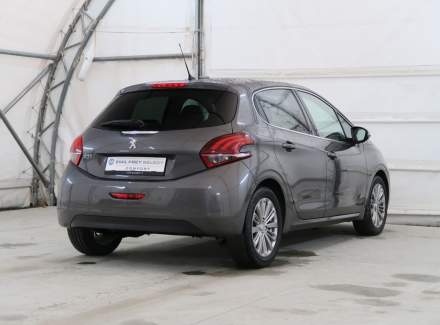 Peugeot - 208