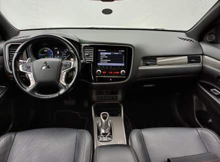 Mitsubishi - Outlander