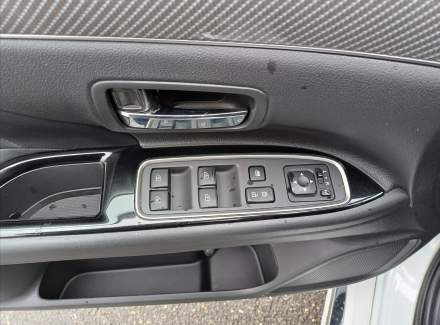 Mitsubishi - Outlander