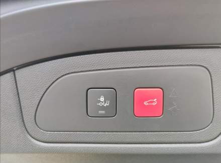 DS Automobiles - DS7 Crossback