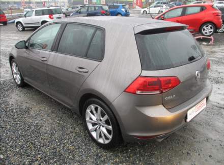 Volkswagen - Golf