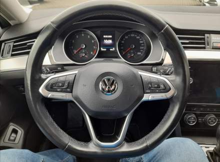 Volkswagen - Passat