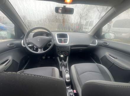 Peugeot - 206