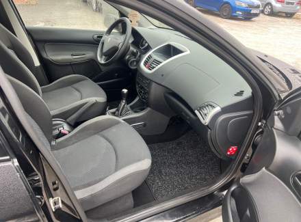Peugeot - 206