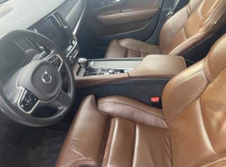 Volvo - V90