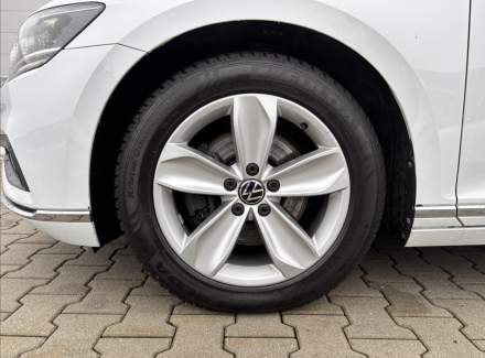 Volkswagen - Passat