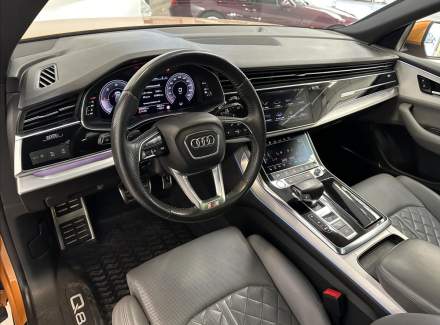 Audi - Q8