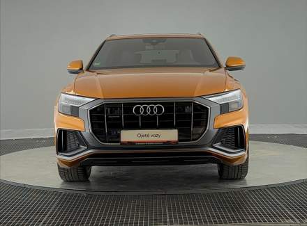 Audi - Q8