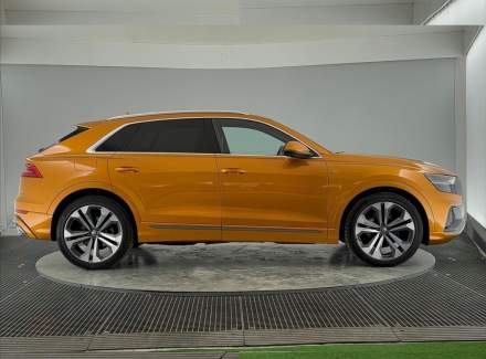 Audi - Q8