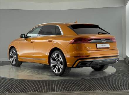 Audi - Q8