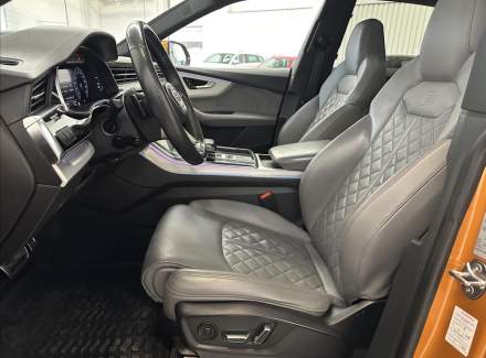 Audi - Q8