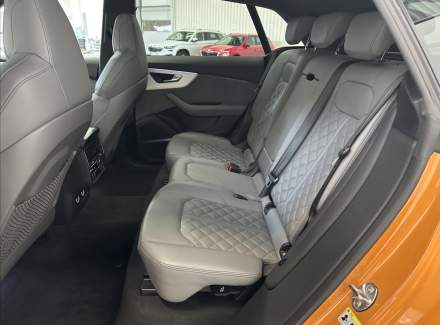 Audi - Q8