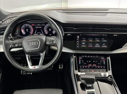 Audi - Q8
