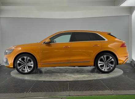 Audi - Q8