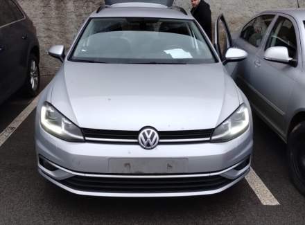 Volkswagen - Golf