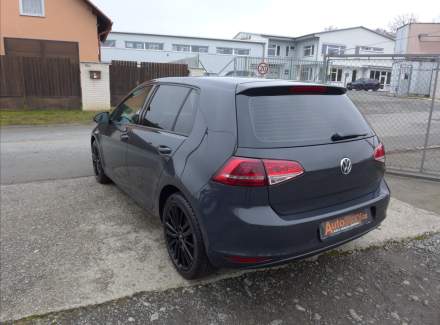 Volkswagen - Golf