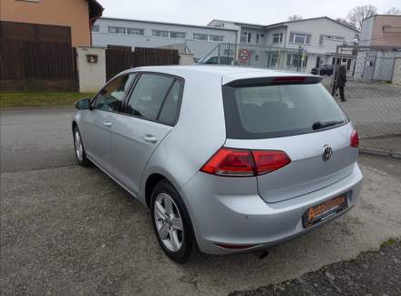 Volkswagen - Golf